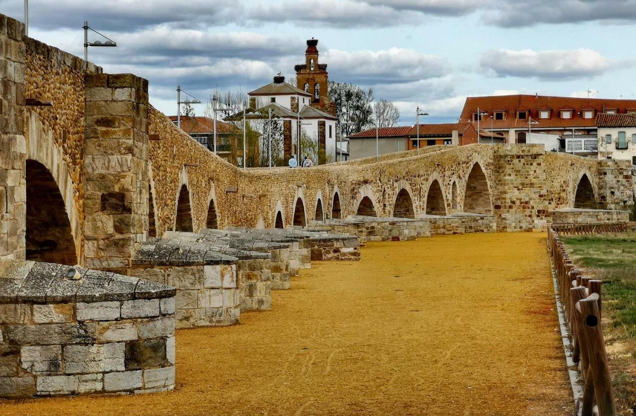 Albergue de Peregrinos-San Miguel Hospital de Órbigo Extérieur photo